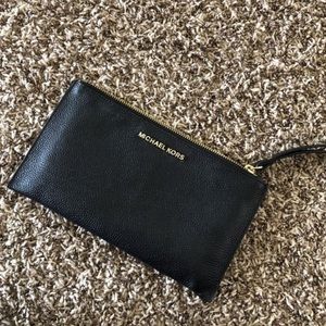 MICHAEL KORS POUCH